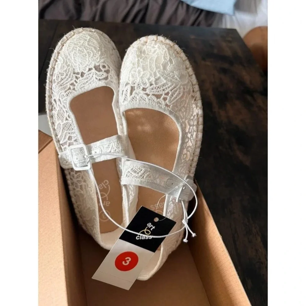 Girls' Madeline Flats by art class White Size 3‎ New With Tags